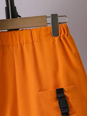 SHEIN Streecool Kids 3 قطع/مجموعة قميص كارجو مع طباعة دب جميلة، وشورت جيب كارجو وحقيبة عبر الجسم للأطفال الكبار للربيع والصيف
