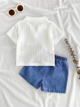 SHEIN Vintaside Kids طقم للأطفال الصبيان للصيف، ملابس علوية كاجوال بأكمام قصيرة وياقة مبسطة مع شورت جينز مغسول عصري، مناسب للارتداء اليومي، التخييم العائلي، الطعام أو التسوق