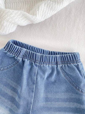 SHEIN Vintaside Kids طقم للأطفال الصبيان للصيف، ملابس علوية كاجوال بأكمام قصيرة وياقة مبسطة مع شورت جينز مغسول عصري، مناسب للارتداء اليومي، التخييم العائلي، الطعام أو التسوق
