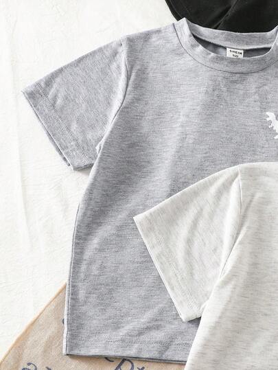SHEIN Streecool Kids مجموعة 3 قطع من قميص كم قصير وبنطلون مطبوع عليه رسوم ديناصورات للأولاد الصغار باللون الأسود والرمادي والرمادي الفاتح، مناسبة للخروجات والملابس اليومية والرياضة والمناسبات