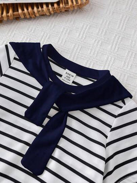 SHEIN 3 قطع مجموعة صيفية لطفل/طفلة تتكون من: ملابس علوية كم قصير مخطط، شورت خصر مطاطي، وشال، مناسبة لحفلات عيد الميلاد، الحفلات المسائية، الأداء، الزفاف، الاحتفال بالشهر الأول، المعمودية وحفلة استقبال المولود الجديد