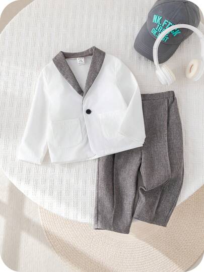 SHEIN مجموعة ملابس طفل ولد بأسلوب جنتلمان جذاب، تتكون من بليزر أبيض وبنطال رمادي كاجوال، مناسبة لحفلات عيد الميلاد والحفلات المسائية والأعراس وحفلات استقبال المولود الجديد وعيد الميلاد الأول، قطعتان