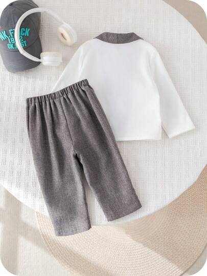 SHEIN مجموعة ملابس طفل ولد بأسلوب جنتلمان جذاب، تتكون من بليزر أبيض وبنطال رمادي كاجوال، مناسبة لحفلات عيد الميلاد والحفلات المسائية والأعراس وحفلات استقبال المولود الجديد وعيد الميلاد الأول، قطعتان