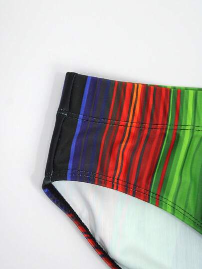 Manfinity Swimmode شورت سباحة مثلث مرن ملون لرجال الصيف والشاطئ