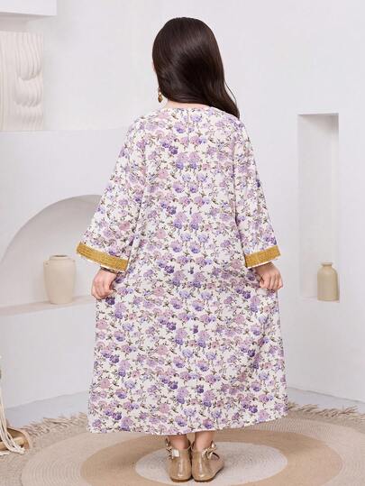 SHEIN فستان كاجوال عربي بأكمام طويلة للفتيات، بطبعات زهرية ولوحات ملونة، متواضع وفضفاض بياقة على شكل حرف V، مزين بتطريز زهري وشراريب، باللونين الوردي والبيج، مناسب للربيع والصيف والعطلات