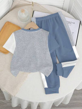 SHEIN طقم بنطال وقميص قصير الأكمام للأطفال الرضع، تصميم كلاسيكي بطباعة اسم المدينة نيويورك وألوان متباينة