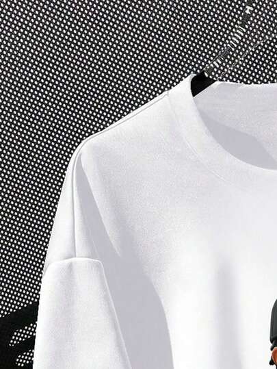 SHEIN تي شيرت بأكمام قصيرة بياقة طاقم مع طباعة جرافيك للمراهقين الذكور