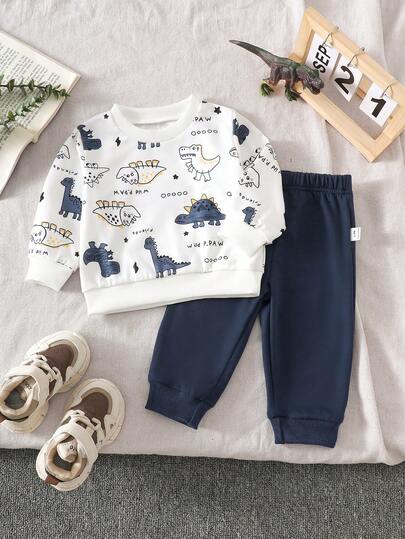 SHEIN Playful Pals مجموعة ملابس علوية بياقة مستديرة بطبعة ديناصور وبنطلون أخضر سادة للأطفال الصبيان، مناسبة للعب في الخارج والملابس الكاجوال والرياضية، للربيع والخريف