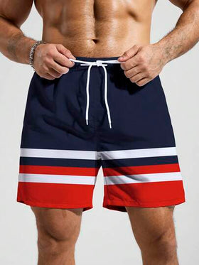 Manfinity Swimmode شورت شاطئ فضفاض بخصر رباط وجيوب مائلة مع طباعة شريطية متباينة، طراز صيفي للرجال