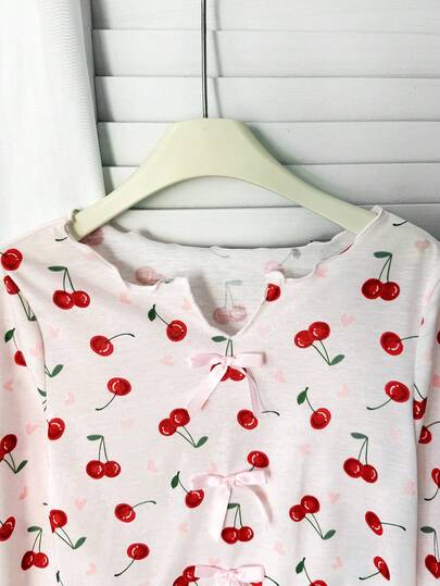 SHEIN طقم بيجامة بسروال وبلوزة بياقة على شكل حرف V وأكمام طويلة مع طبعة الكرز للفتيات المراهقات
