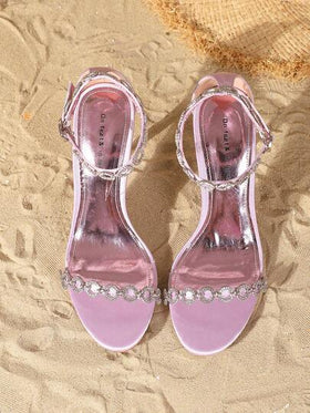 On feet& in love صنادل نسائية أنيقة وعصرية ذات حزام مرصع بالراين والخرز، بكعب عالي مدبب مفتوح الأصبع، متعددة الاستخدامات لتناسب الفساتين