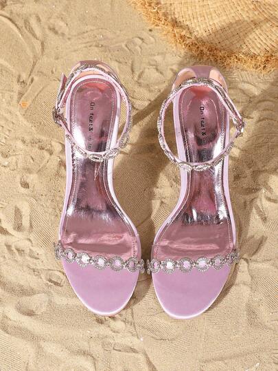 On feet& in love صنادل نسائية أنيقة وعصرية ذات حزام مرصع بالراين والخرز، بكعب عالي مدبب مفتوح الأصبع، متعددة الاستخدامات لتناسب الفساتين