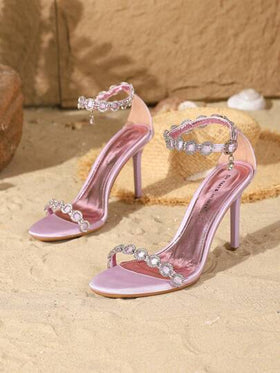 On feet& in love صنادل نسائية أنيقة وعصرية ذات حزام مرصع بالراين والخرز، بكعب عالي مدبب مفتوح الأصبع، متعددة الاستخدامات لتناسب الفساتين
