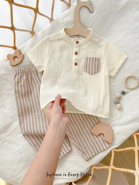 Cozy Pixies مجموعة ملابس علوية هينلي بأكمام قصيرة وياقة مستديرة مع جيب وبنطال مخطط للأطفال الصبيان، 2 قطعة
