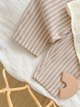 Cozy Pixies مجموعة ملابس علوية هينلي بأكمام قصيرة وياقة مستديرة مع جيب وبنطال مخطط للأطفال الصبيان، 2 قطعة