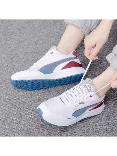 Puma حذاء رياضي منخفض الرقبة برباط من بوما رانتايمد بلس ريترو بريب للجنسين، مقدمة دائرية، 389237-01