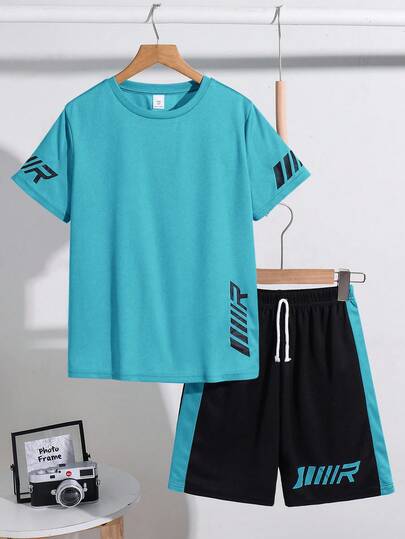 SHEIN مجموعة قميص كم قصير وشورت للأولاد المراهقين بنمط شريطي عمودي ملمس رياضي