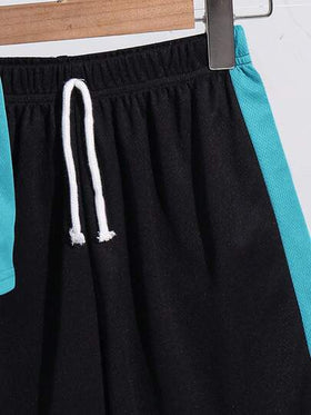 SHEIN مجموعة قميص كم قصير وشورت للأولاد المراهقين بنمط شريطي عمودي ملمس رياضي