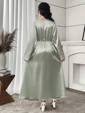 SHEIN فستان كاجوال للمراهقات مطبوع بشريط ذهبي مزخرف على قماش مُنسوج بألوان خضراء