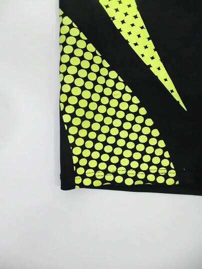 Manfinity Swimmode سروال سباحة للرجال بخصر قابل للسحب مع طباعة نقاط وتصميم لاصق