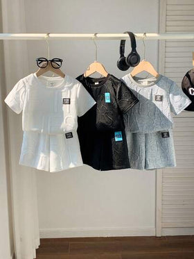 SHEIN 6 قطع مجموعة قميص كم قصير وشورت من قماش ملمس للأولاد، 2 قطعة/مجموعة، مناسبة للتنقل والمدرسة والأوقات الحرة اليومية والعطلات والسفر والرياضة، ملابس أطفال، بدلات مدرسية للأولاد، تناسب العائلة، حفلات عيد الميلاد، مناسبة لفصلي الربيع والصيف