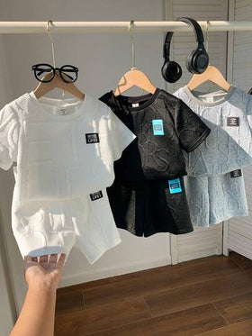 SHEIN 6 قطع مجموعة قميص كم قصير وشورت من قماش ملمس للأولاد، 2 قطعة/مجموعة، مناسبة للتنقل والمدرسة والأوقات الحرة اليومية والعطلات والسفر والرياضة، ملابس أطفال، بدلات مدرسية للأولاد، تناسب العائلة، حفلات عيد الميلاد، مناسبة لفصلي الربيع والصيف