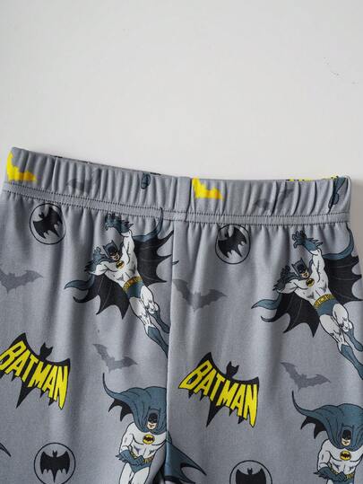BATMAN X SHEIN 85th طقم بيجاما مكون من ملابس علوية كم قصير بياقة طاقم وشورت مناسب للأولاد، بتصميم كرتوني