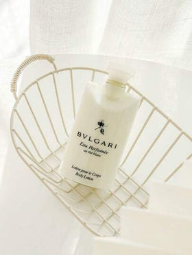Bvlgari مجموعة غسول الجسم وكريم الجسم بحجم السفر 40 مل، مرطب ومغذي، طقم العناية بالبشرة للسفر، مجموعة كريم الجسم وغسول الجسم المكونة من قطعتين، زجاجات بحجم 40 مل، مغذي، محمول، طقم استحمام