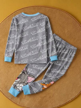 TOM & JERRY X SHEIN مجموعة بقطعتين من ملابس علوية بأكمام طويلة وبنطال ذات نمط كرتوني ملون للأولاد، بياقة مستديرة، بتصميم ضيق مريح للبس المنزلي