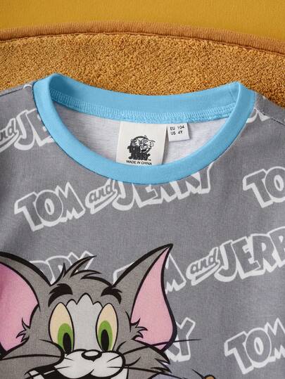 TOM & JERRY X SHEIN مجموعة بقطعتين من ملابس علوية بأكمام طويلة وبنطال ذات نمط كرتوني ملون للأولاد، بياقة مستديرة، بتصميم ضيق مريح للبس المنزلي