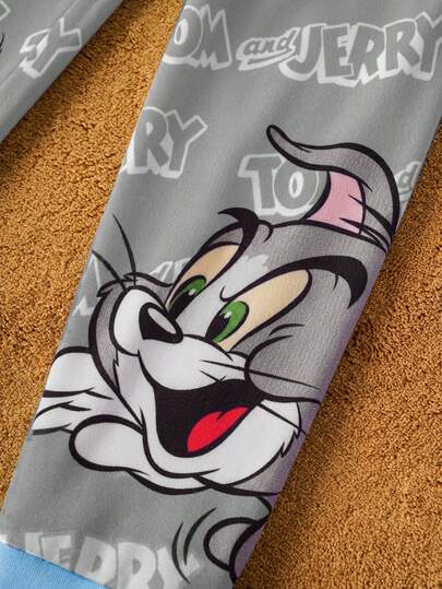 TOM & JERRY X SHEIN مجموعة بقطعتين من ملابس علوية بأكمام طويلة وبنطال ذات نمط كرتوني ملون للأولاد، بياقة مستديرة، بتصميم ضيق مريح للبس المنزلي