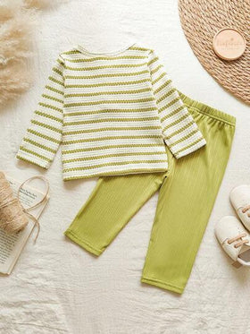 SHEIN Vintaside Kids طقم ملابس كامل للأطفال الصبيان، ملابس علوية بأكمام طويلة مخطط بطراز كلاسيكي وبنطال بلون متباين، مناسب للارتداء في الربيع/الخريف، للاستخدام اليومي، للخروجات، الحفلات، العطلات، الحدائق
