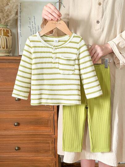 SHEIN Vintaside Kids طقم ملابس كامل للأطفال الصبيان، ملابس علوية بأكمام طويلة مخطط بطراز كلاسيكي وبنطال بلون متباين، مناسب للارتداء في الربيع/الخريف، للاستخدام اليومي، للخروجات، الحفلات، العطلات، الحدائق