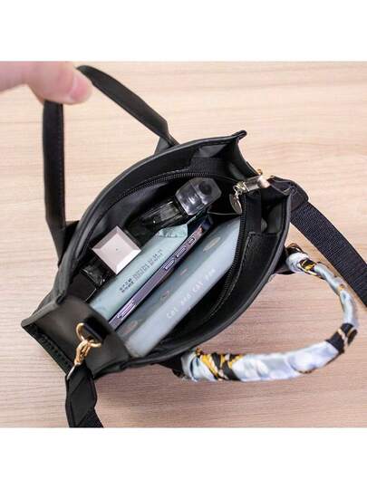 وشاح كاجوال مطرز بالألماس موضة 2026 الجديدة، حقيبة كروس بودي للنساء مطبوع عليها حرف