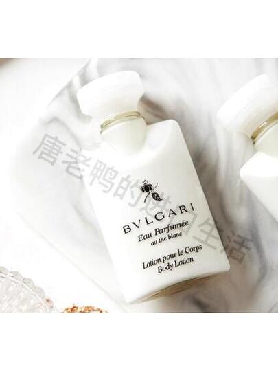 Bvlgari مجموعة مكونة من 40 مل غسول جسم + 40 مل كريم ترطيب جسم بعطر الشاي الأبيض. مجموعة عناية بالشعر محمولة. عطر طويل الأمد.