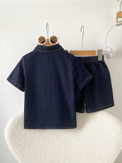 SHEIN Streecool Kids مجموعة ملابس علوية كم قصير وشورت بتدرج لون الجينز المغسول مناسبة للارتداء اليومي، المدرسة، العطلات، السفر، الاسترخاء، التشمس، الصيف، قطعتان