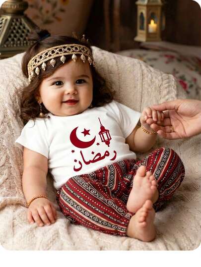 طقم قصير الأكمام وشورت مخطط مريح وعملي للرضع البنات