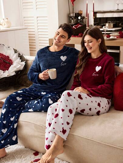 CoupledUp طقم بيجامة رجالي من الفلانيل بطبعة قلب دافئة، بأكمام طويلة وبنطال طويل