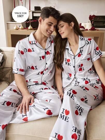 CoupledUp بيجامة رجالية قصيرة الأكمام مطبوعة بالقلوب والحروف من الحرير الصناعي