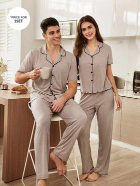 CoupledUp ملابس علوية وبنطلون قطني ناعم ذو تصميم مريح، مجموعة ملابس منزلية/نوم كاجوال للأزواج، بياقة كاكي وخطوط سوداء على الحواف