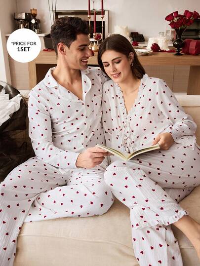 CoupledUp طقم بيجامة رجالي بطبعة قلب وتريم متباين بأسلوب فرنسي محايد رومانسي كاجوال