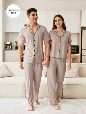 CoupledUp ملابس علوية وبنطلون قطني ناعم ذو تصميم مريح، مجموعة ملابس منزلية/نوم كاجوال للأزواج، بياقة كاكي وخطوط سوداء على الحواف