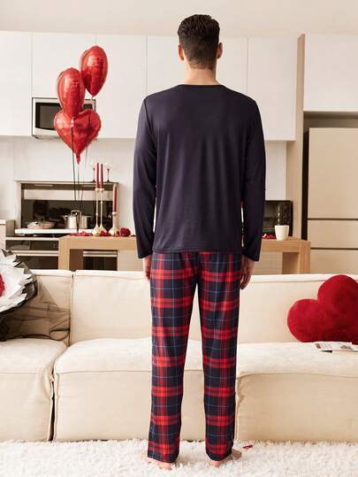 CoupledUp طقم بيجامة للرجال بنقشة مربعات وشعار قلب