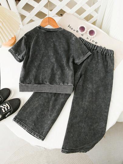 SHEIN Playful Pals مجموعة ملابس علوية جينز مطرزة بأسلوب كاجوال فضفاضة للبنات الصغيرات، لون أسود مغسول، رقبة طاقم، محبوكة بالريب، مثالية للربيع والخريف، بسيطة وأنيقة، متعددة الاستخدامات للإطلالات اليومية والخروجات والتجمعات. وصول جديد للخريف