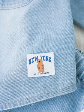 SHEIN Playful Pals طقم قميص جينز فضفاض وبنطال جينز مريح للأولاد الرضع، وصول جديد لربيع/خريف، لون أزرق فاتح مغسول، بطراز كولومبي مع شعار وتصميم سحاب، مناسب للكاجوال والحفلات والاستخدام اليومي والعطلات والمدرسة والتنقل والمنزل