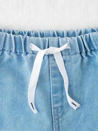 SHEIN Playful Pals طقم قميص جينز فضفاض وبنطال جينز مريح للأولاد الرضع، وصول جديد لربيع/خريف، لون أزرق فاتح مغسول، بطراز كولومبي مع شعار وتصميم سحاب، مناسب للكاجوال والحفلات والاستخدام اليومي والعطلات والمدرسة والتنقل والمنزل