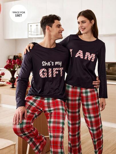 CoupledUp طقم بيجامة للأزواج مطبوع بحرف وطباعة مربعات للاحتفال بعيد الحب للرجال