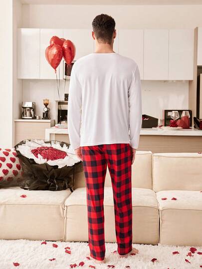 CoupledUp طقم بيجامة للأزواج بشعار عيد الحب والنمط المربع