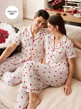 SHEIN طقم رجالي للبيت بطبعة قلب على الياقة، قطعتان