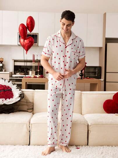 SHEIN طقم رجالي للبيت بطبعة قلب على الياقة، قطعتان